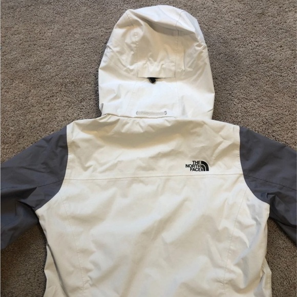 The North Face Rain Windbreaker Resolve Jacket - Picture 2 of 5